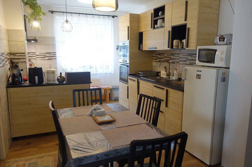 Ferienhaus mit Garten und Terrasse in Zentrumsnähe in Szabadifürdő, Siofok