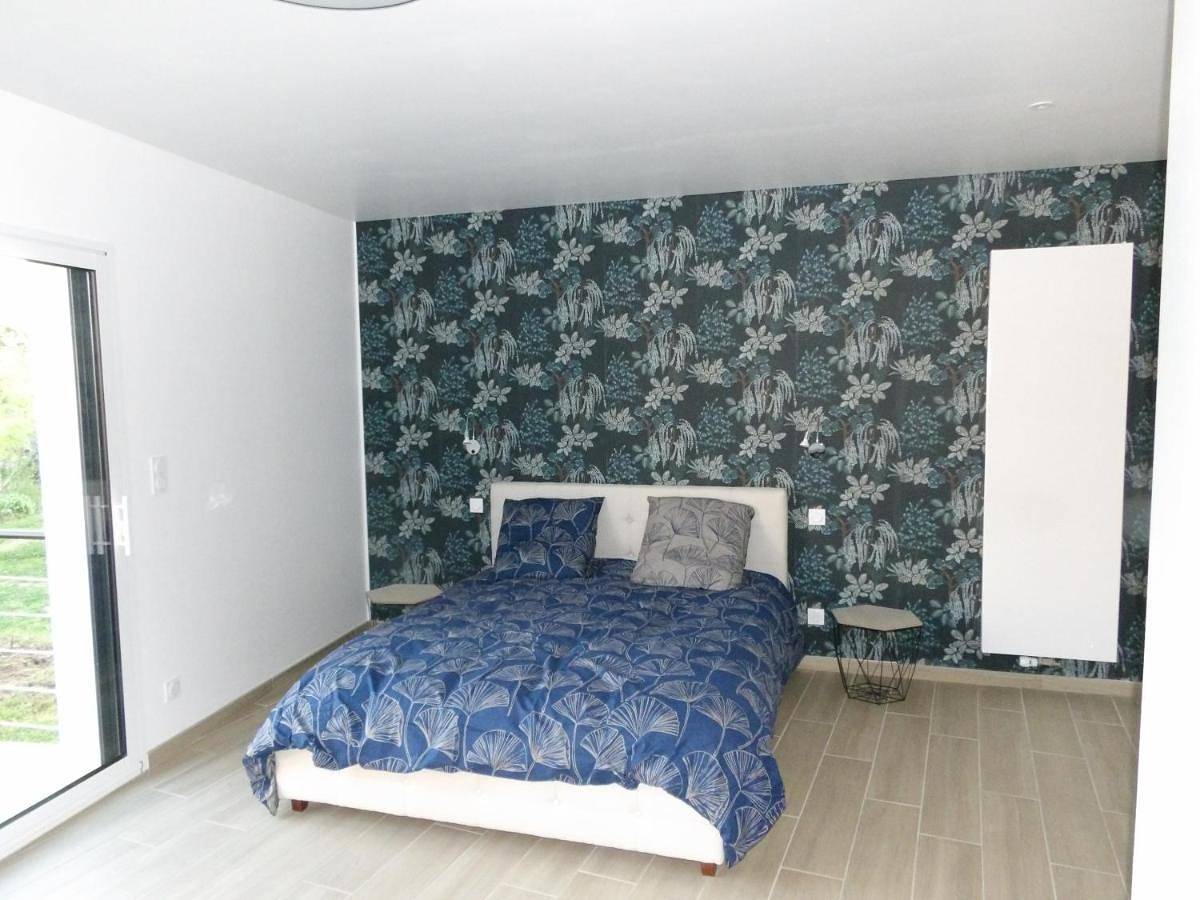 Double Room with Balcony in Reventin-Vaugris, Région de Vienne