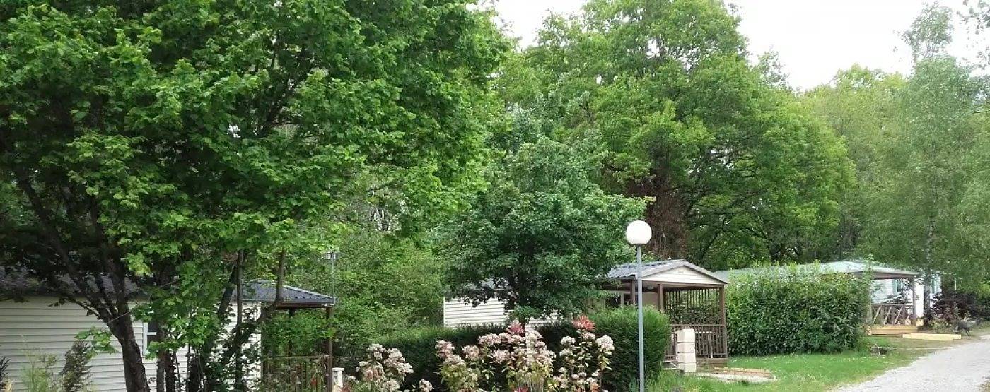 Zecamping 3 étoiles pataugeoire locatif Tv Bbq 32m2 in La Souterraine, Región de Guéret