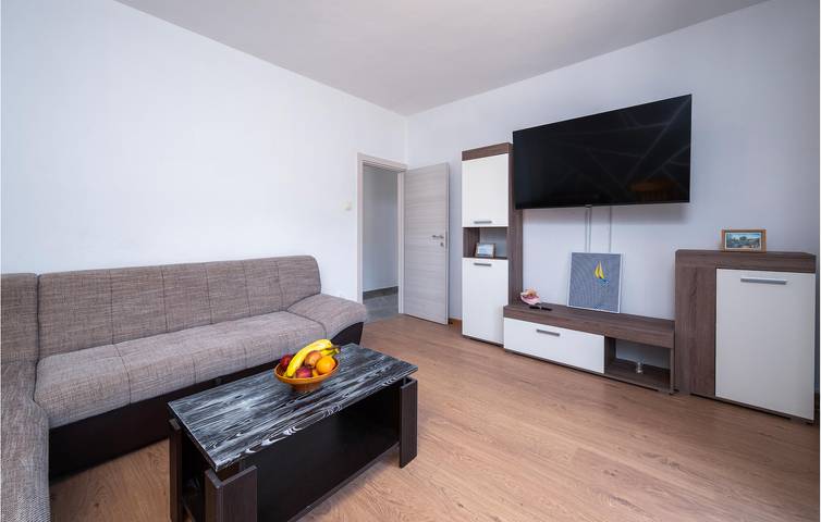 Entire holiday apartment, Charming 100m² Apartment with Terrace, Panoramic Views & Beach Access in Rabac, Labin-Rabac