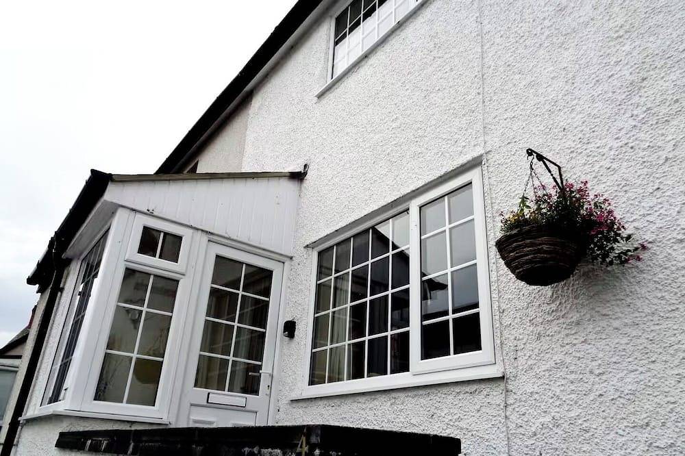 Encantadora cabaña de Conwy a pie de la ciudad duerme 4 más cuna Wifi y al aire libre. in Conwy, Snowdonia