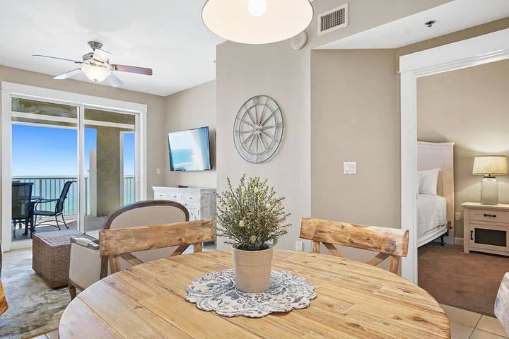 Vacation rental for 8 people, with hot tub and balcony as well as pool, with pets in Florida-30A