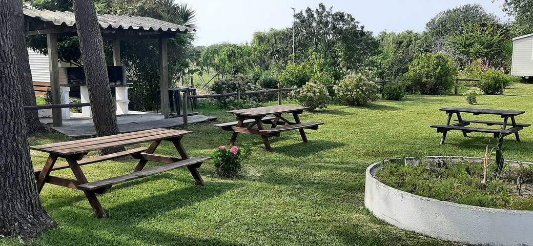Bungalow für 5 Personen, mit Terrasse und Ausblick sowie Garten in Portugal