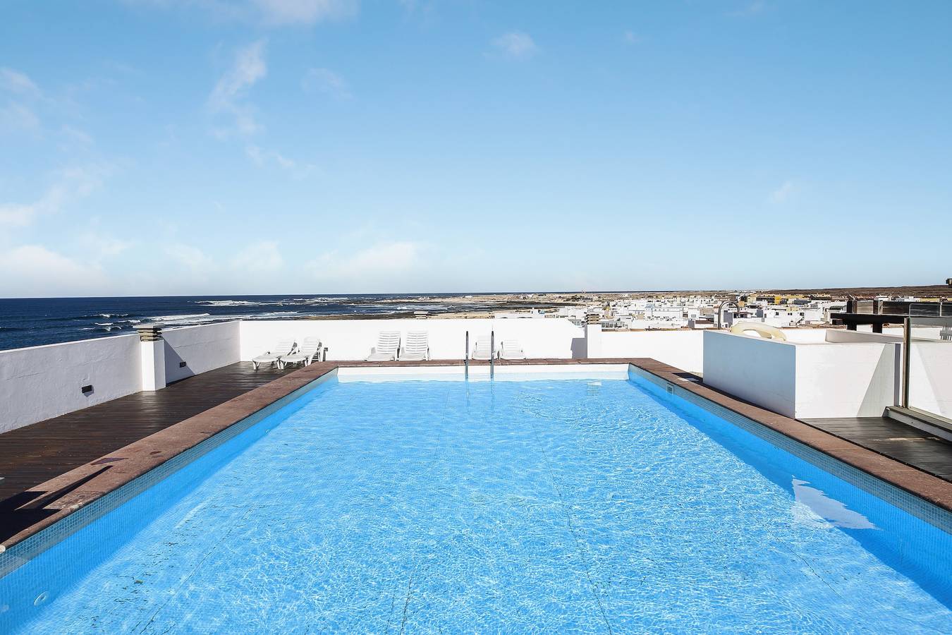 Geheel appartement, Mooi Appartement "2 dormitorios Vista Mar" met Uitzicht op Zee, Wi-Fi, Terras & Gedeeld Zwembad in Piedra Playa, La Oliva