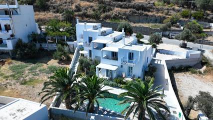 Maison d’hôte pour 4 personnes, avec vue ainsi que piscine et jardin dans Skyros