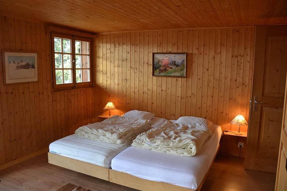 Aussen : Wohnung im Erdgeschoss und im 1. Stock eines Chalets, für 8 Personen, Zugang von der \"route in Saint Luc, Anniviers