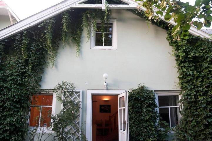 Raisa Gästehaus im Garten mit 2 Zimmer (Erdgeschoss 1. Stock, Küche, Luxusbad) in Preßbaum, Wien-Umgebung