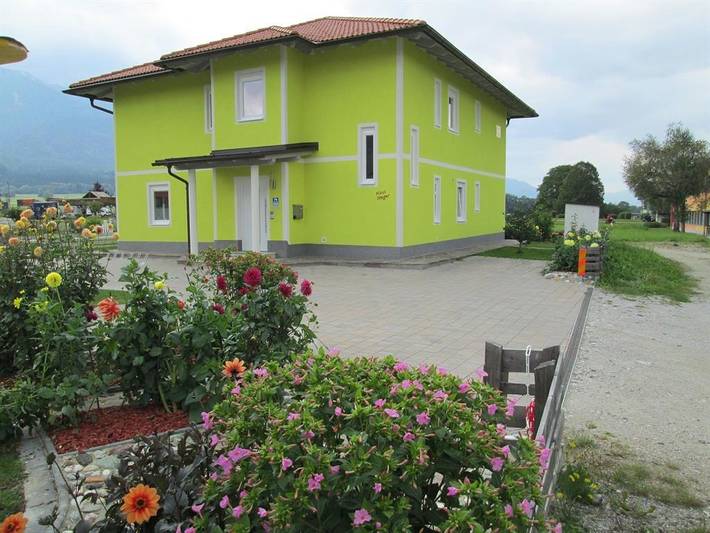 Ferienwohnung für 6 Personen, mit Balkon und Terrasse sowie Garten und Ausblick in Faak am See