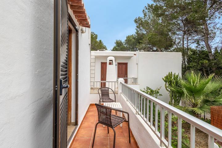 Vacation rental for 2 people, with yard and balcony in Ibiza