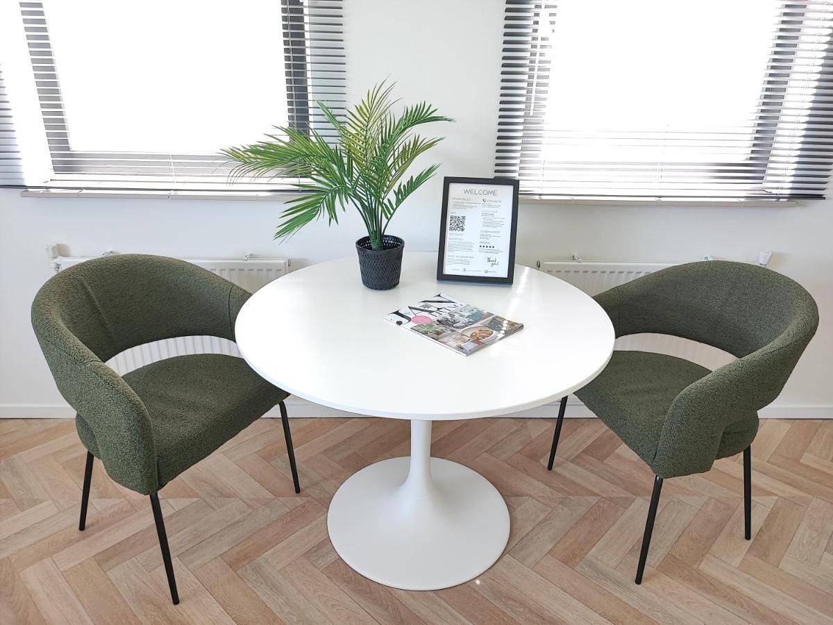 Guesthouse at the Amstel river with 2Br 2Ba and garden in Groene Hart