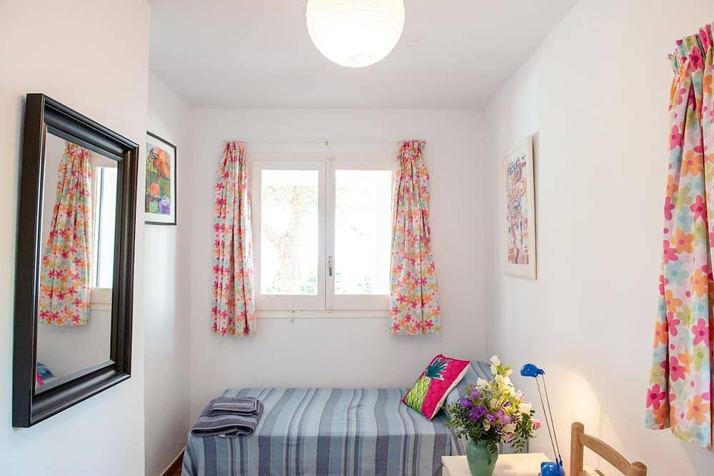 Esplendida y moderna villa con espectaculares vistas al mar desde lo alto de una colina in San Juan Bautista, Ibiza Norte