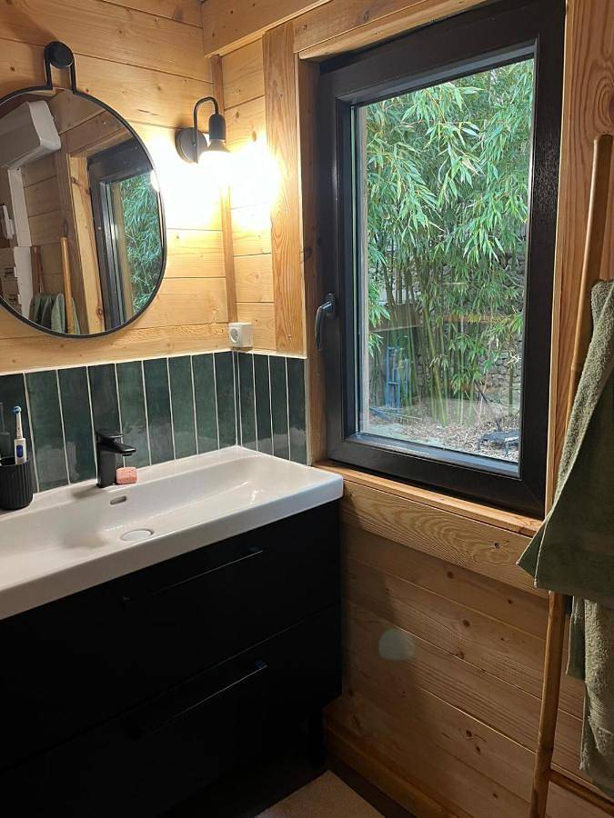 Location de vacances pour 2 personnes, avec terrasse et piscine ainsi que vue et jardin à Montbazin - 4