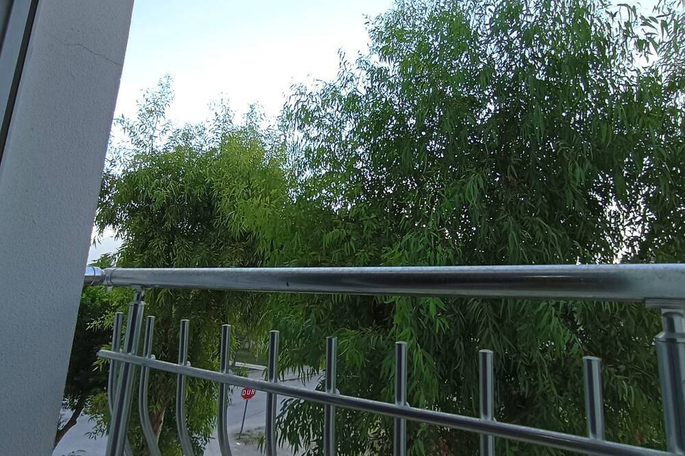 Entire apartment, In Antalya, a family-friendly apartment with terrace near the sea in Antalya, Antalya Province