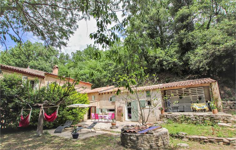 Maison de vacances pour 9 personnes, avec Terrasse ainsi que Jardin et Piscine à Goult