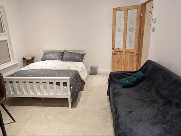 Holiday Apartment for 5 People in Waltham Forest, London, Photo 3