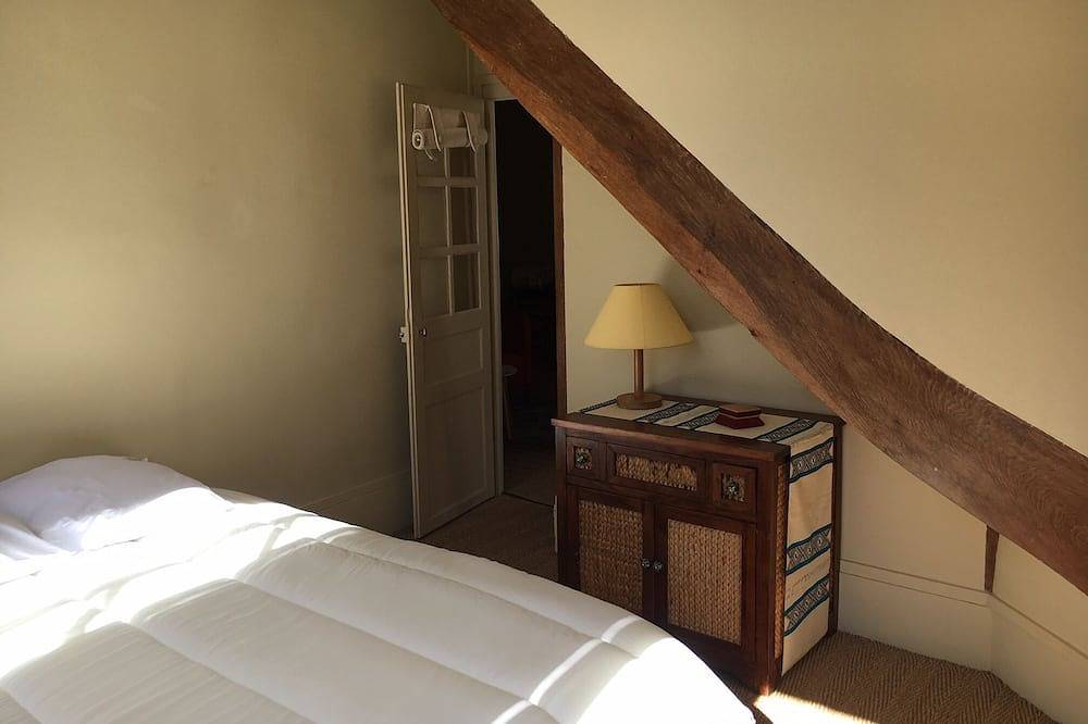 Entire apartment, Gîte des Chapelains Coeur de Ville in La Charité-sur-Loire, Loire Valley