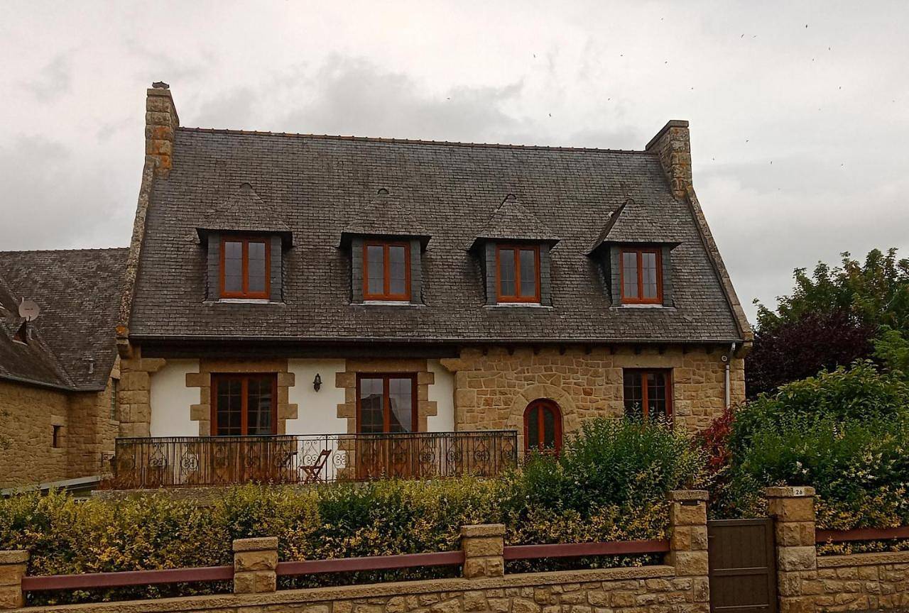 Double Room in Ploubalay, Région de Dinan