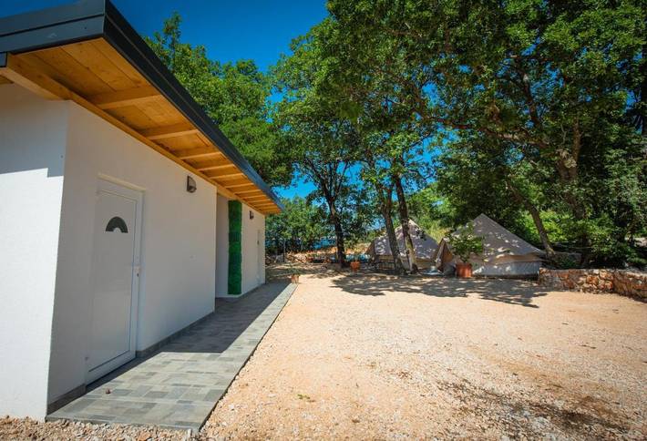Tente pour 3 personnes, avec piscine ainsi que jardin et terrasse dans Split-Dalmatie - 4