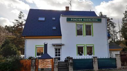 Maison d’hôte pour 3 personnes, avec piscine et sauna ainsi que vue et jardin à Věž