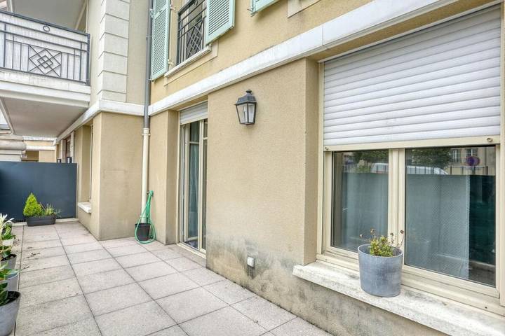 Gîte pour 5 personnes, avec terrasse à Buc - 4