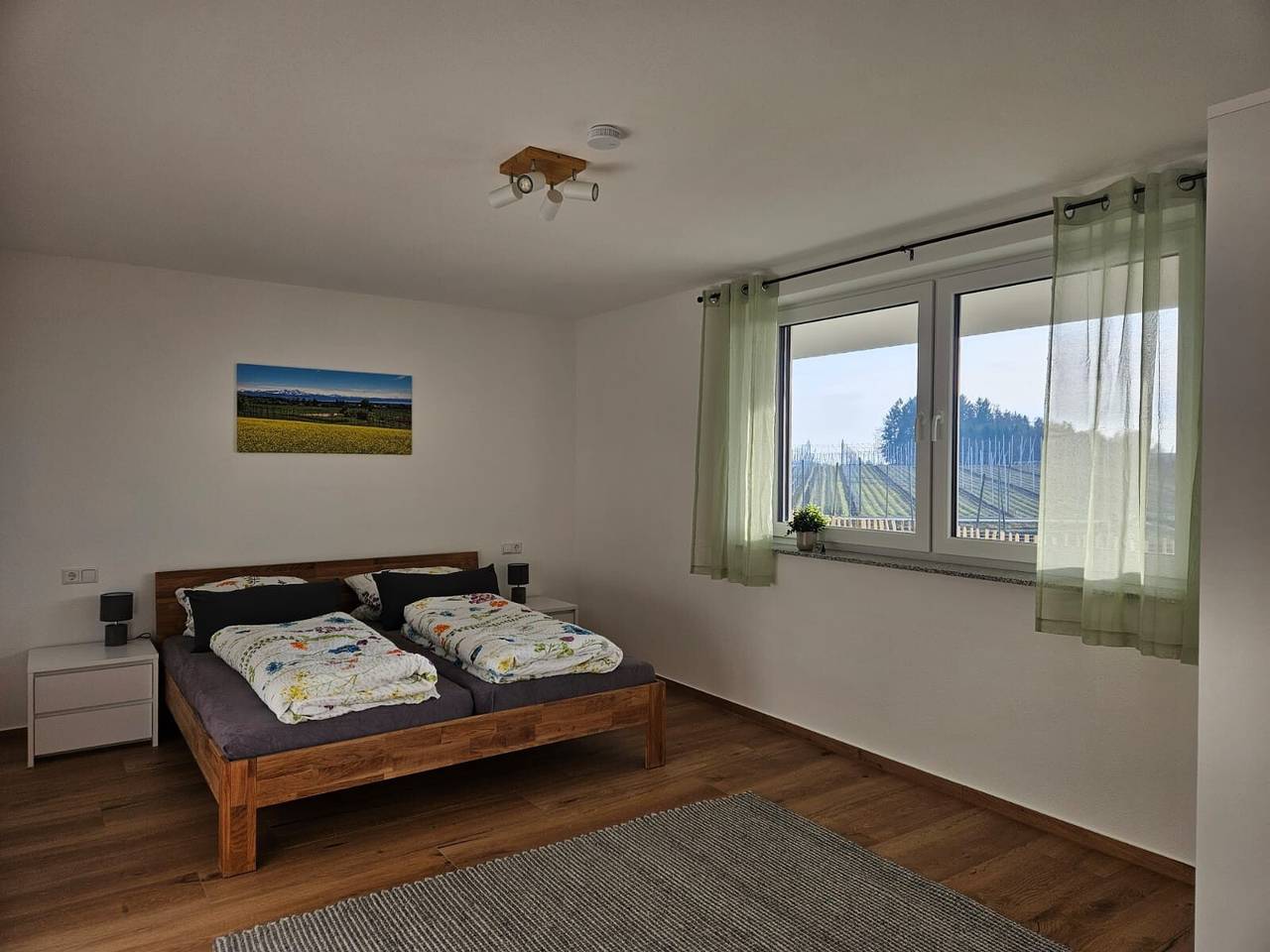 Apartamento entero, Apartamento 'Obstgarten' con vistas a la montaña, terraza privada y Wi-Fi in Tettnang, Region Bodensee-Oberschwaben