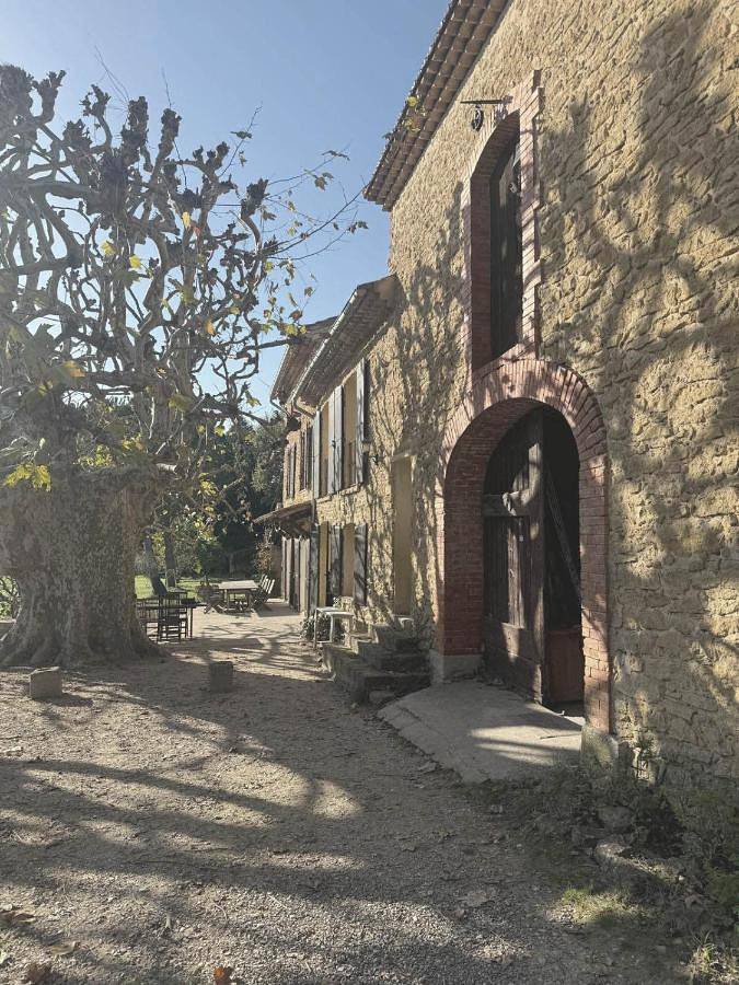 Location de vacances pour 18 personnes, avec vue ainsi que piscine et jardin à Sarrians - 2