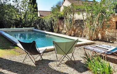 Location de vacances pour 8 personnes, avec terrasse et piscine, animaux acceptés à Paradou