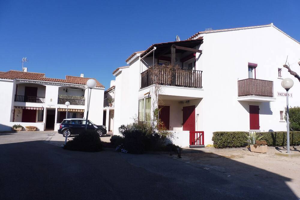 Appartement entier, --- Beautiful fully equipped apartment --- in Saintes-Maries-de-la-Mer, Région d'Arles