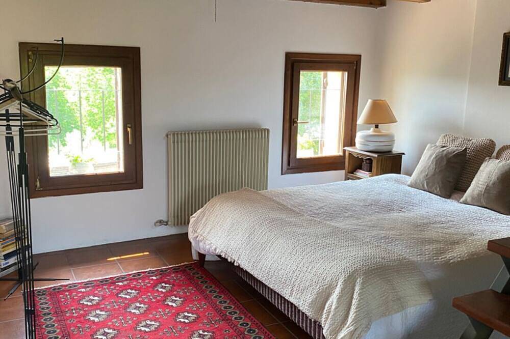 Ganze Wohnung, Sandstone Home in the Heart of the Prosecco Hills, between Venice and Cortina. in Vittorio Veneto, Treviso Provinz