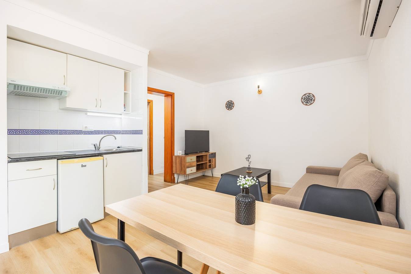 Entire apartment, Apartment "Felipe 1-3" with Pool, Wi-Fi & Terrace (Tourist Taxes Included) in Cala d'Or, Santanyí