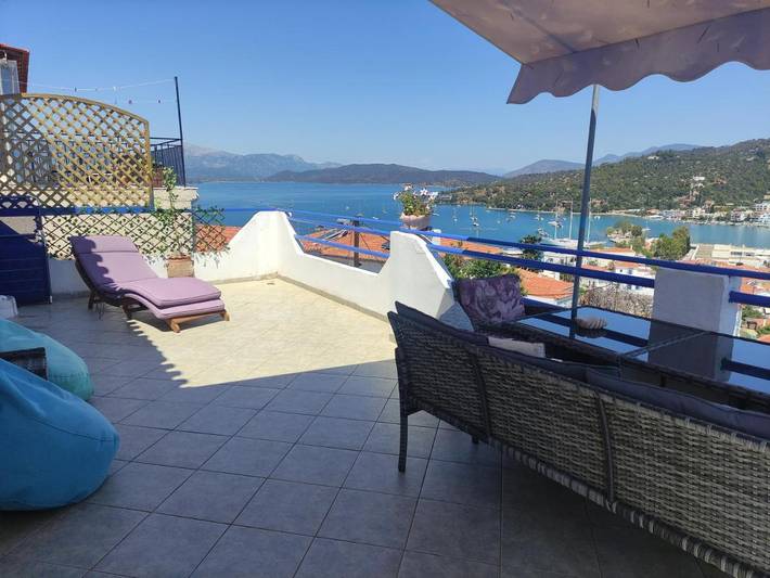 Location de vacances pour 5 personnes, avec vue ainsi que vue sur le lac et jardin dans Poros - 2