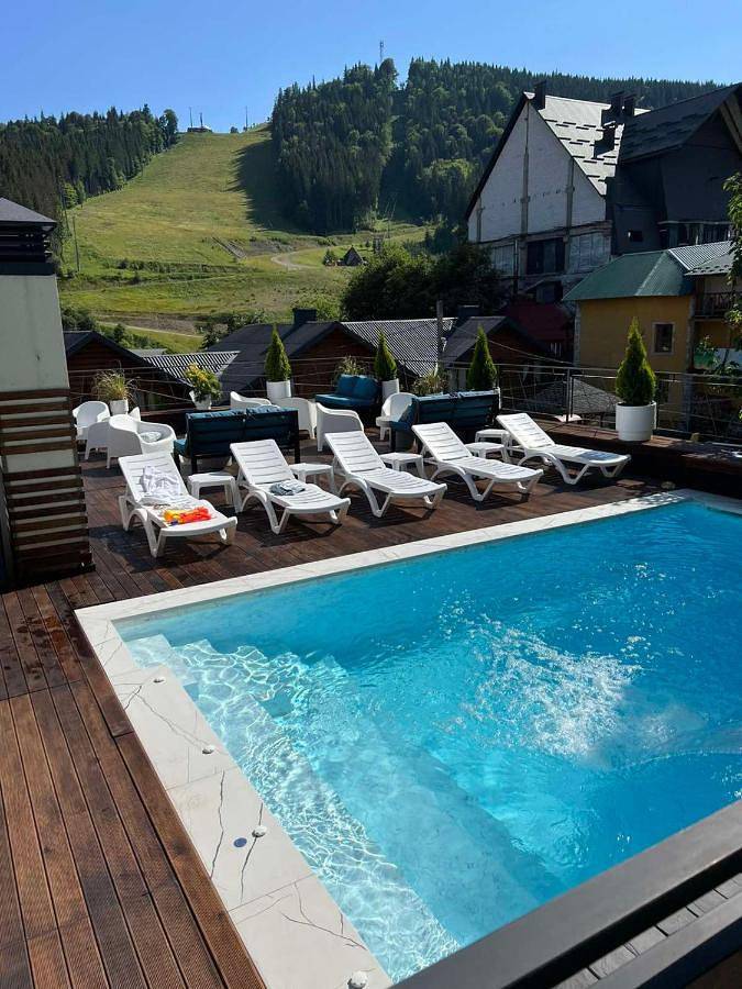 Ferienhaus für 4 Personen, mit Whirlpool und Pool sowie Balkon in der Ukraine