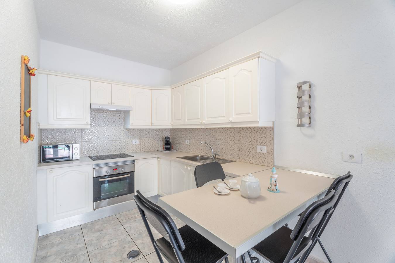 Apartamento entero, Vacaciones 'Chiara' con vistas a la montaña y piscina compartida in San Eugenio Alto, Adeje