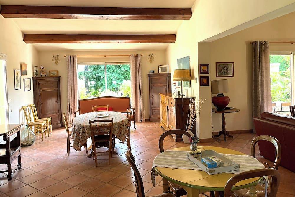 Villa Massada in Saint-Maximin-la-Sainte-Baume, Brignoles region