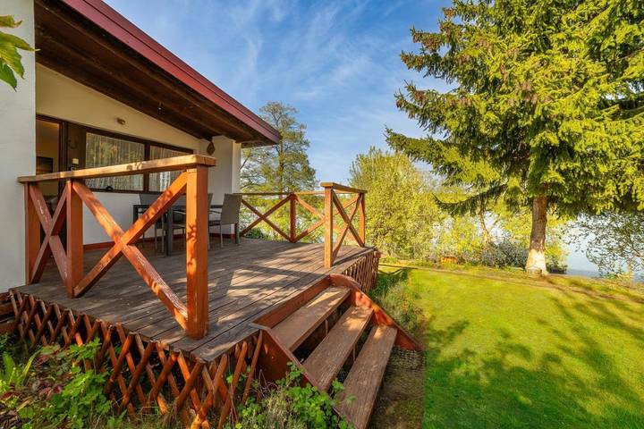 Domek letniskowy dla 5 osób, z Balkon i Taras oraz Ogród i Widok na jezioro w Mrągowo