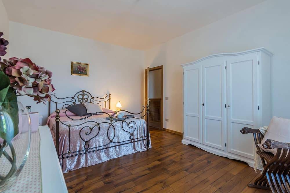 Casale Lucy 11 - Cinq Chambres Villa, Couchages 11 in Pergola, Valle del Metauro