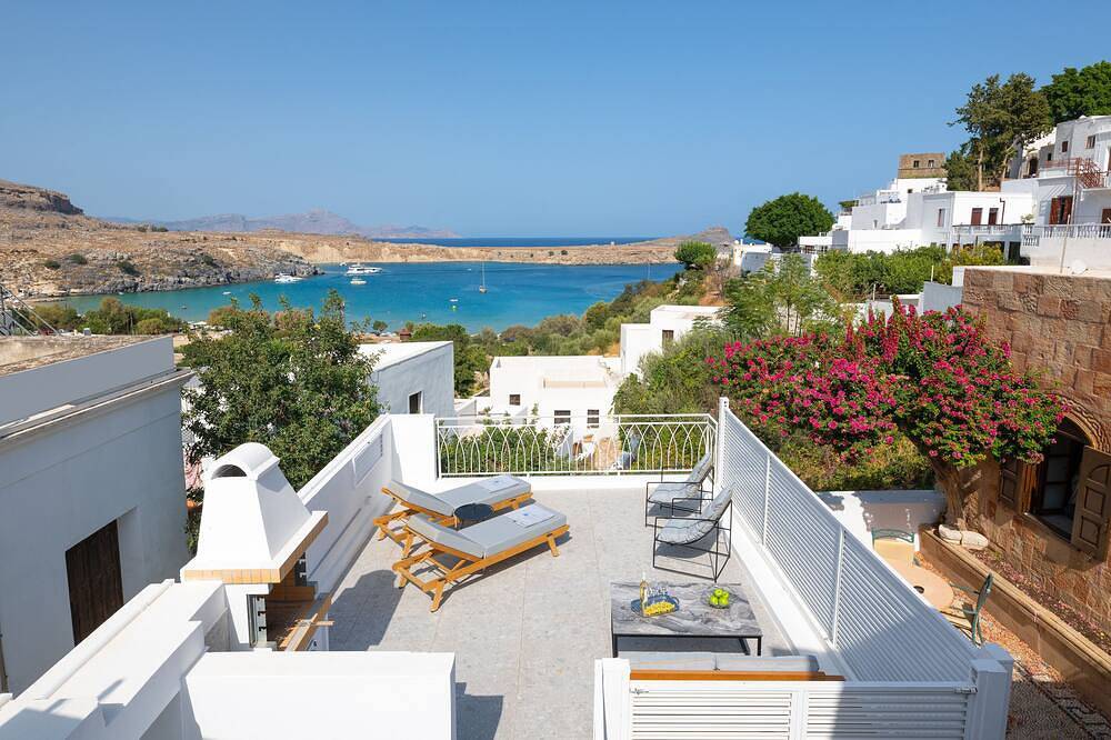 Entire apartment, Lindos Shore Junior Suite very close to Lindos Main Beach in Lindos, Rhodes