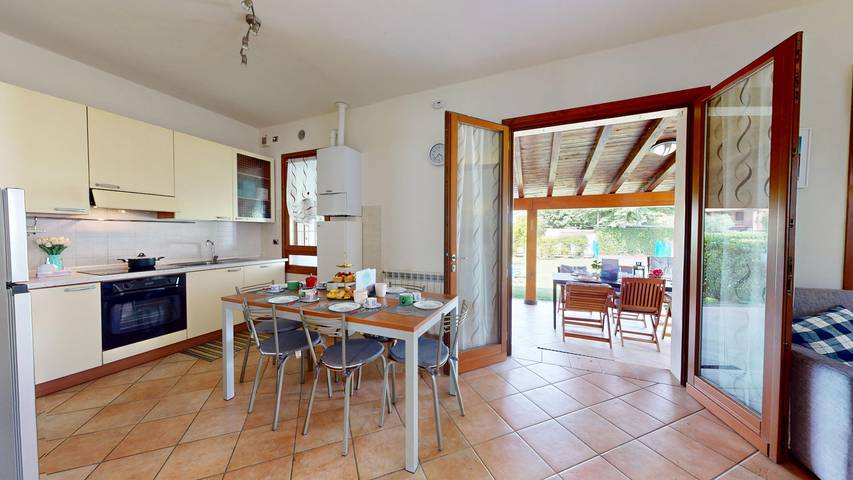 Villa Dolce Riva Lake Escape in Spiaggia Romantica (Manerba del Garda), Manerba del Garda