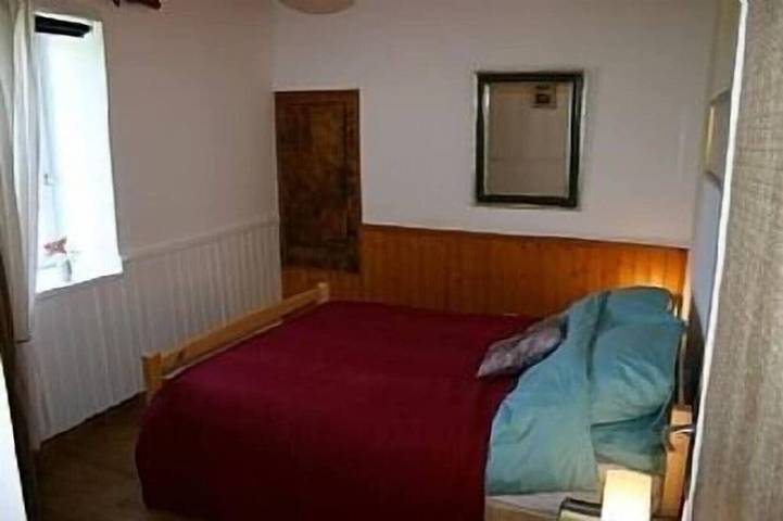 Gîte pour 4 personnes, avec jardin et terrasse à Ploubezre - 2