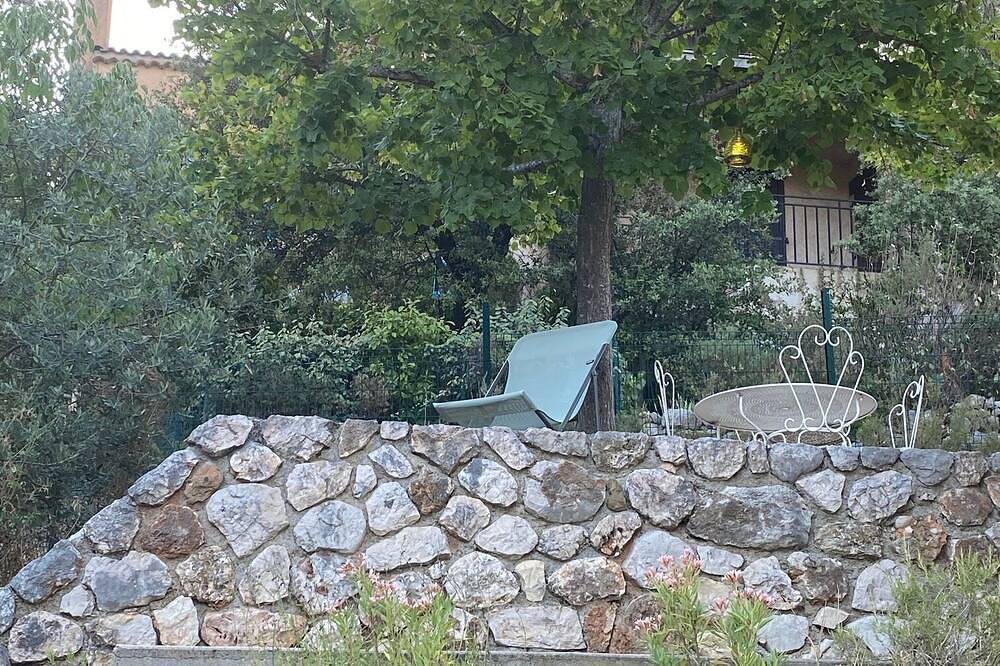 Jolie Maison de Village, à 2 min à Pied du lac D'esparron de Verdon in Esparron-de-Verdon, Regionaal natuurpark van de Verdon