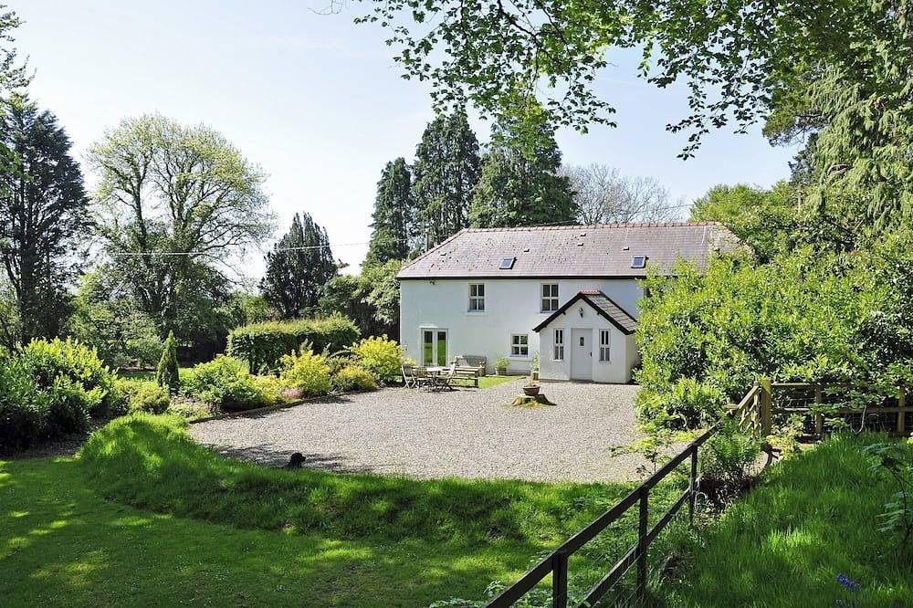 Country Cottage Near Narberth In Pembrokeshire, Wales in Pembrokeshire