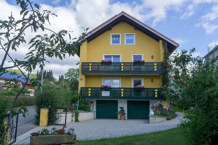Ferienwohnung für 4 Personen, mit Balkon/Terrasse und Garten sowie Sauna