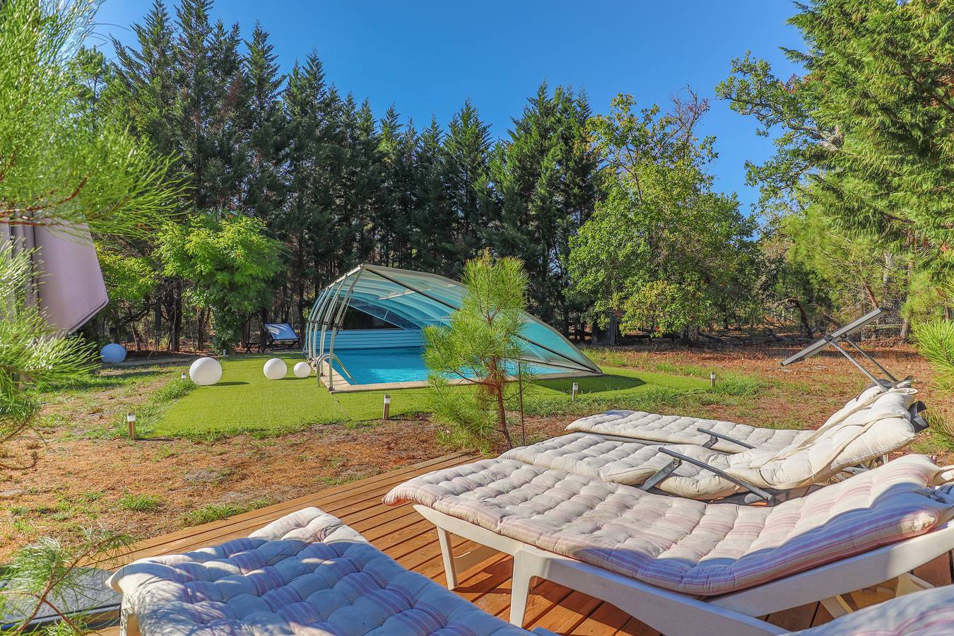 Les Maisons Des Houssats avec piscine partagée et terrasse privée. in Trensacq, Landes