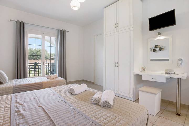 Entire apartment, Holiday Apartment "Tropical Studio 3" with Shared Garden, A/C & Wi-Fi in Katastari, Alykes