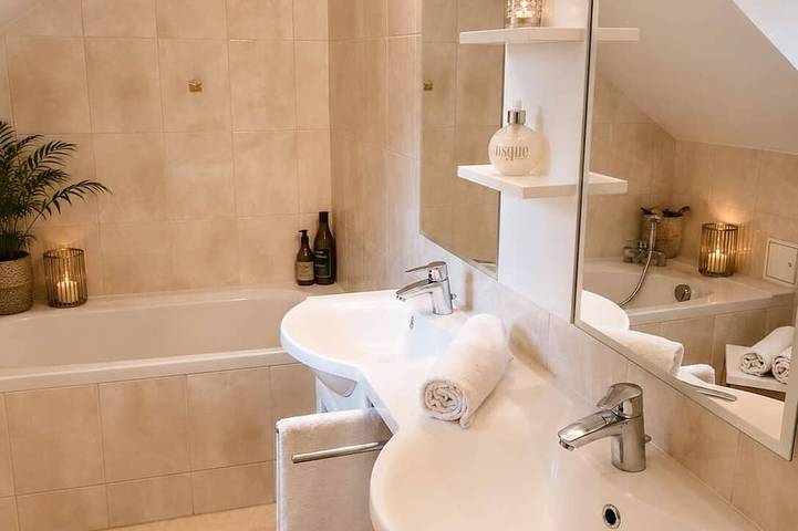 Apartamento entero, A peaceful natural oasis with woods and a stream—near Basel, Colmar, and Europa-Park in Basel Zustellkreis, Basilea