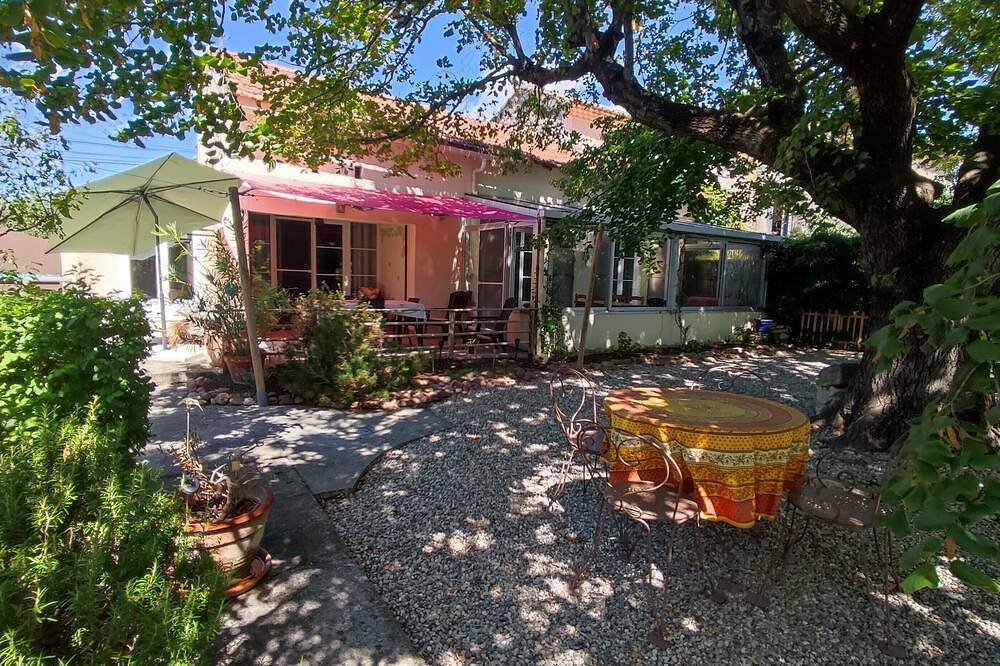 Location De Vacances pour 4 Personnes dans Pernes-les-Fontaines, Provence