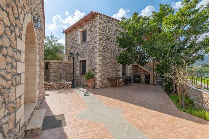 Cottage pour 6 personnes, avec jardin ainsi que balcon et vue dans Keratokambos
