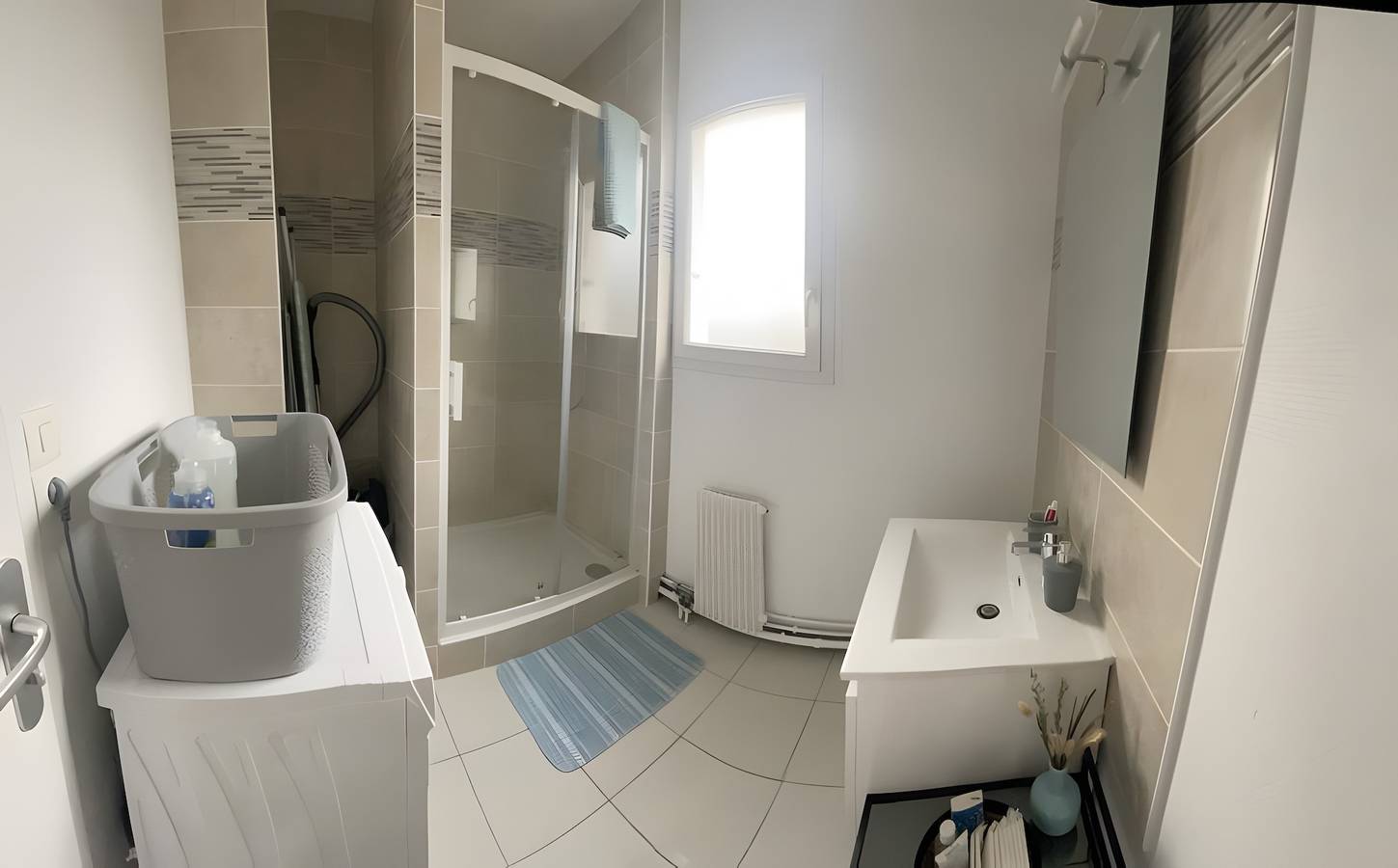 Entire apartment, Apartment 'Au Sunrise T4' with Balcony and Wi-Fi in Angoulême, Charente