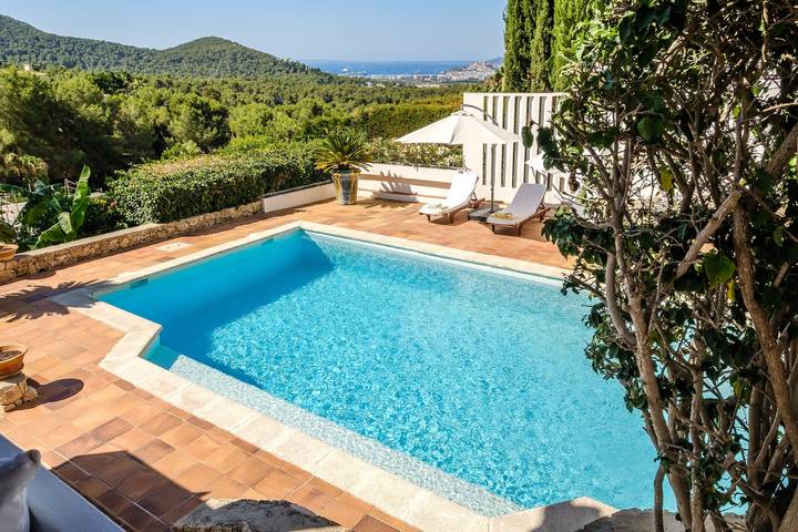 Fantástica casa de vacaciones con vistas al mar, piscina, terraza in Can Furnet, Santa Eulària des Riu