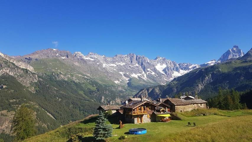 Chalet für 4 Personen, mit Balkon und Terrasse sowie Ausblick